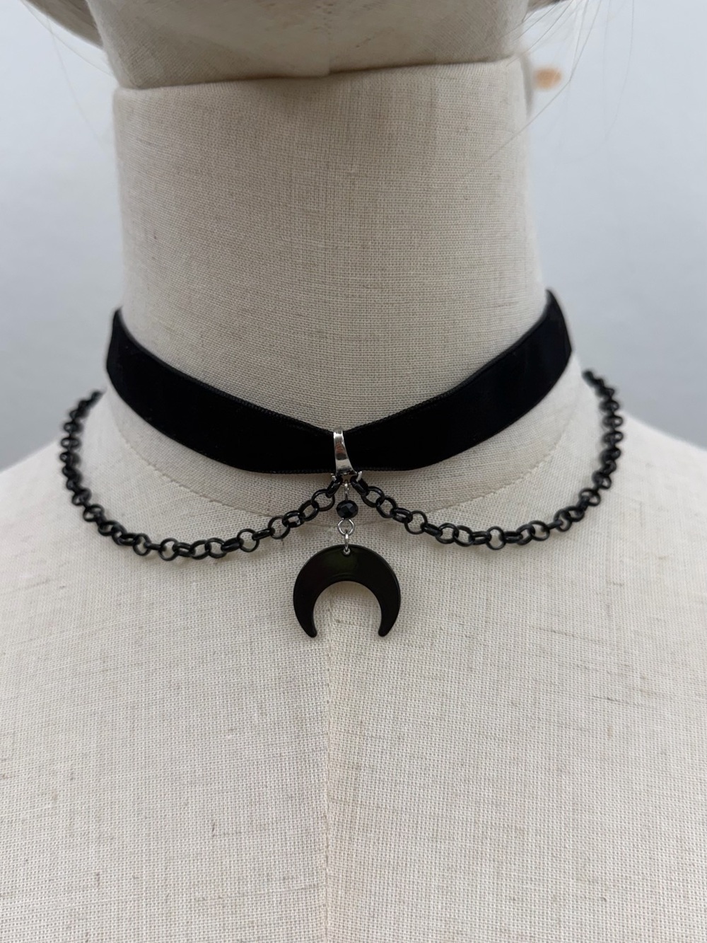 Black Velvet Moon Choker Necklace Gothic Crescent Moon Pendant Chain